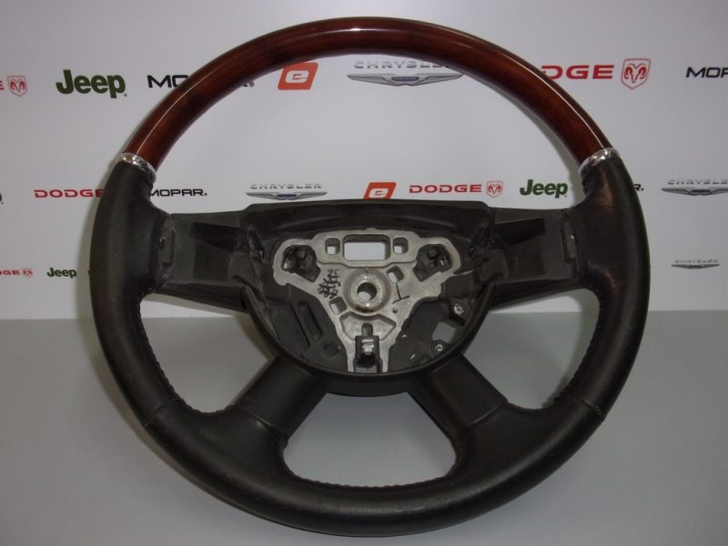 volant se dřevem Jeep Grand Cherokee a Commander Overland 2008-2010