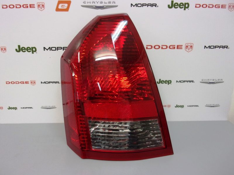 LZ světlo Chrysler 300C LX US verze K04805851AE