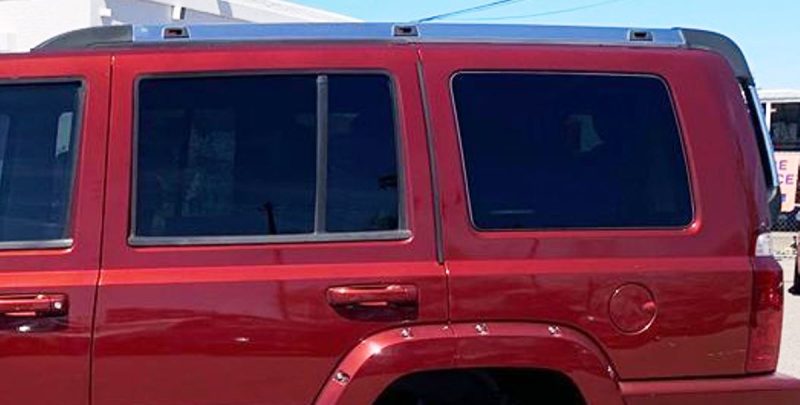 Chromové podélníky + madla Jeep Commander Limited